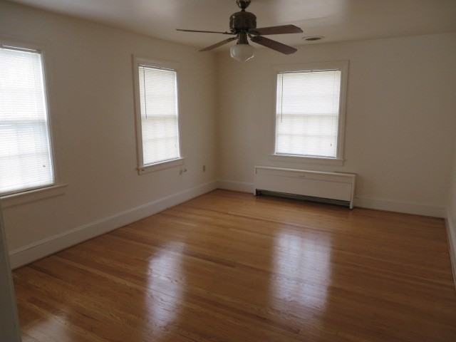 228 Windsor St - Photo 2 of 8