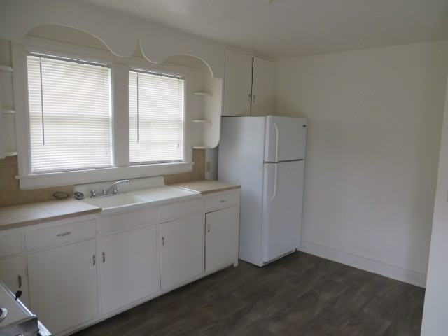 228 Windsor St - Photo 3 of 8