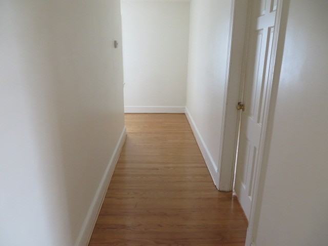 228 Windsor St - Photo 4 of 8