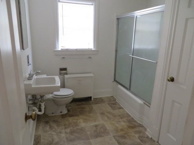 228 Windsor St - Photo 6 of 8