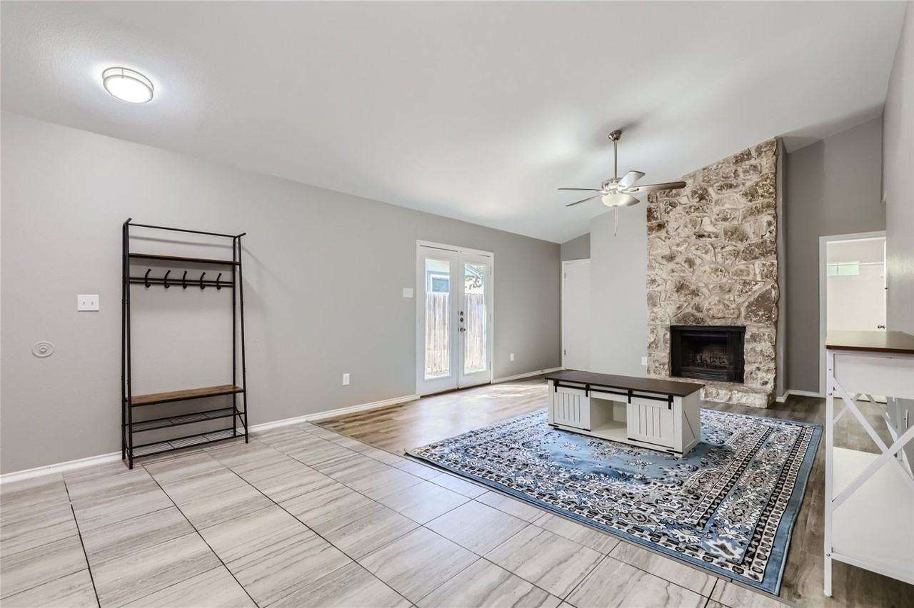 5810 Avery Island Ave - Photo 6 of 27
