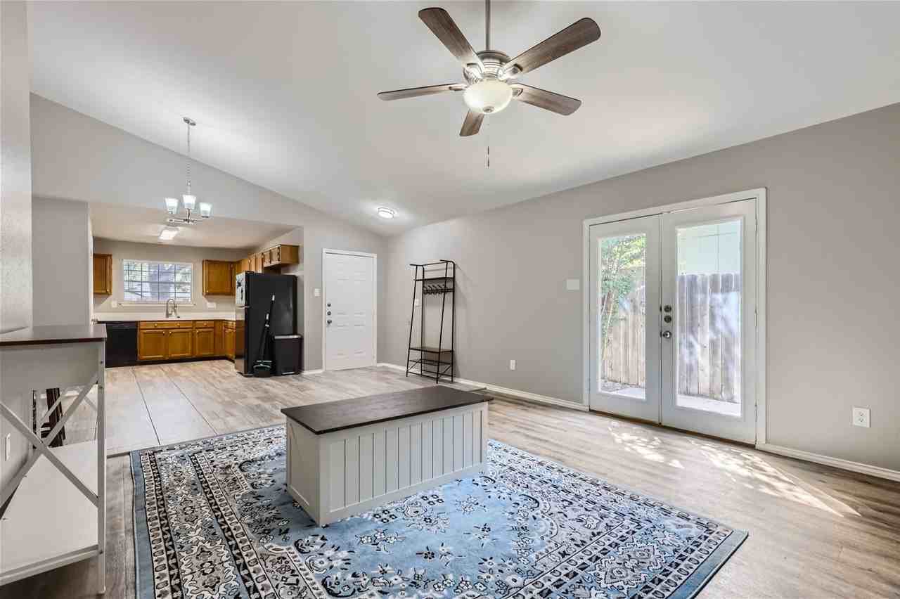 5810 Avery Island Ave - Photo 7 of 27