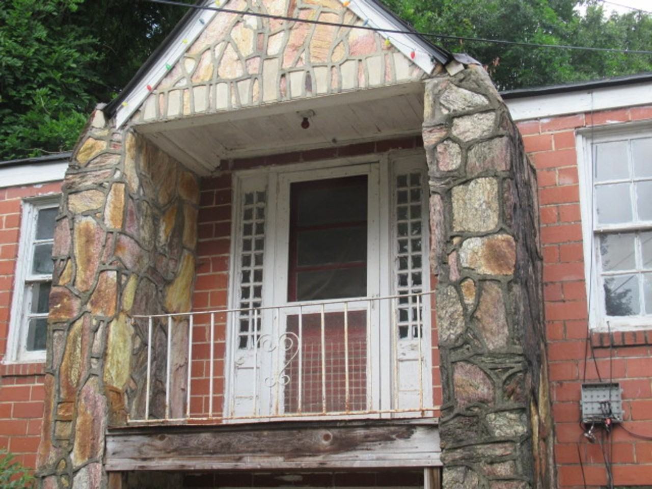 806B N Park St - Photo 2 of 14