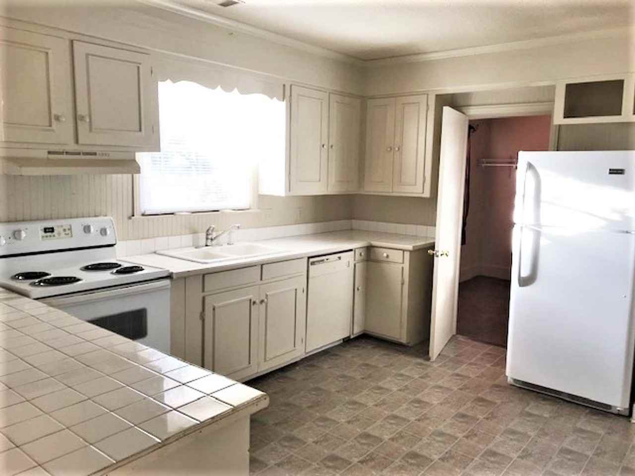 506 Park Ave - Photo 2 of 12