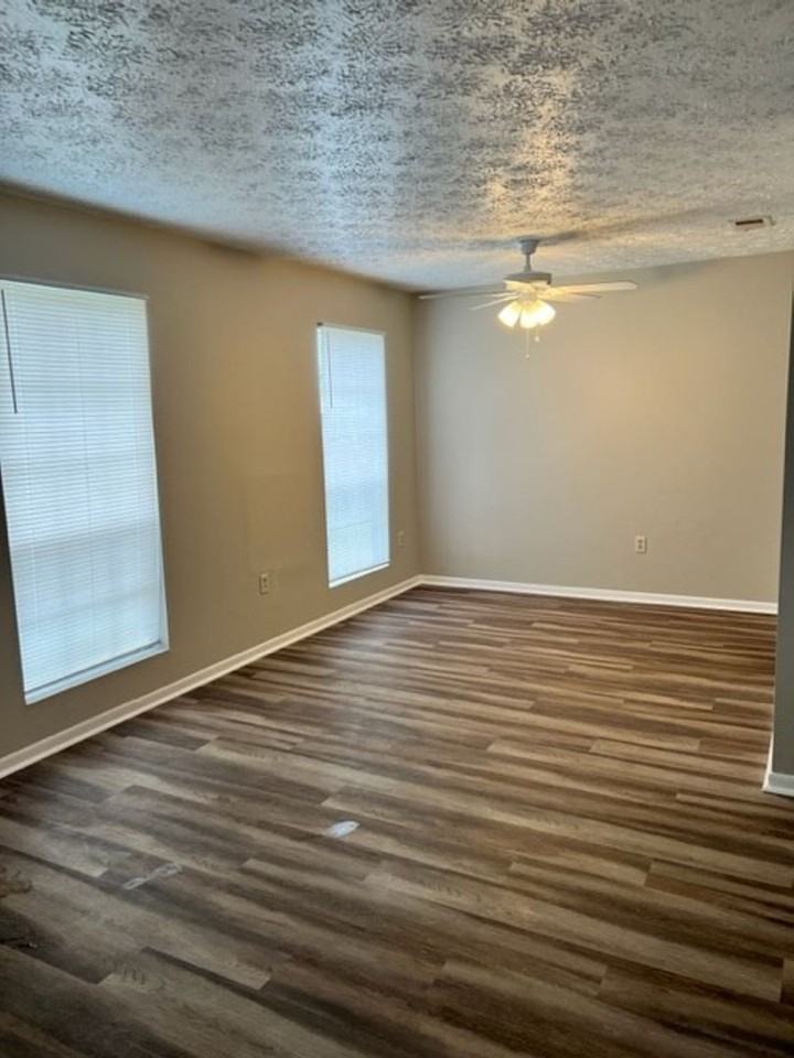 18 Friar Tuck Dr - Photo 2 of 11