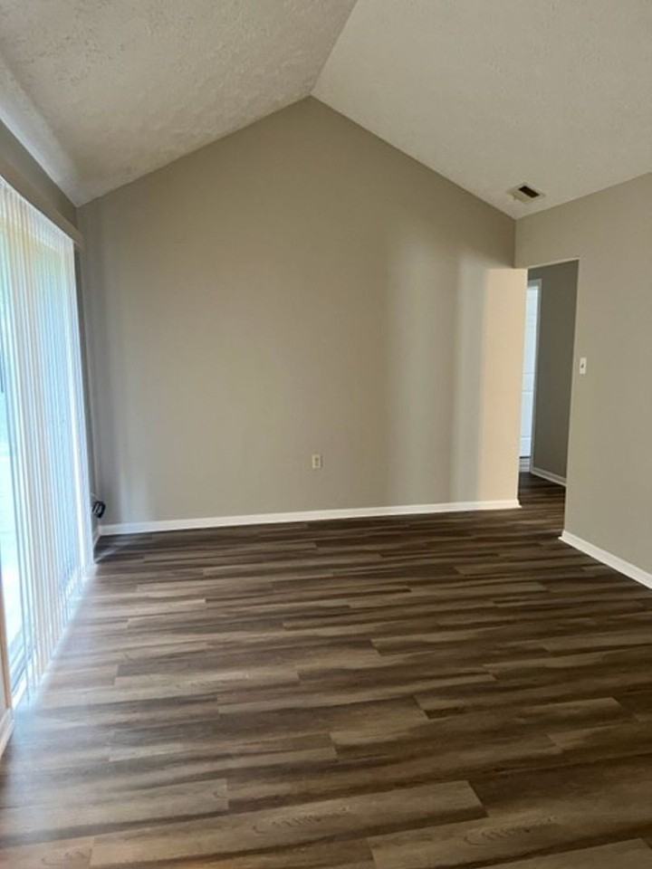 18 Friar Tuck Dr - Photo 3 of 11