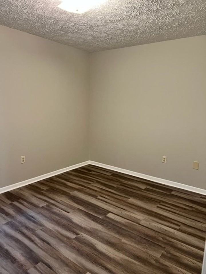 18 Friar Tuck Dr - Photo 6 of 11