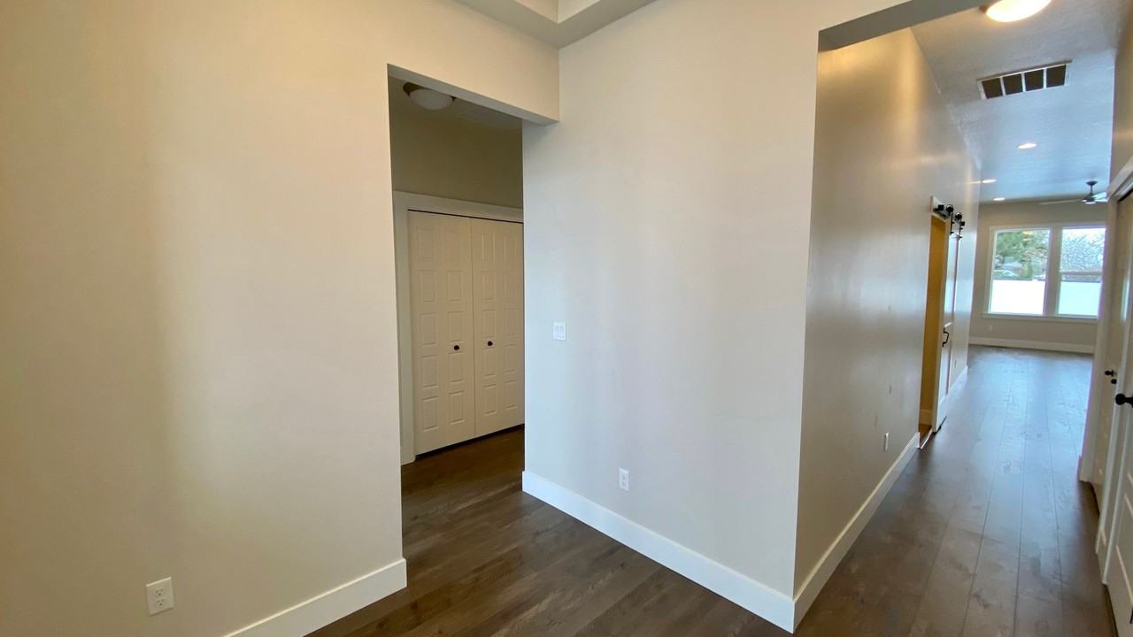 2633 N Bird St - Photo 4 of 29