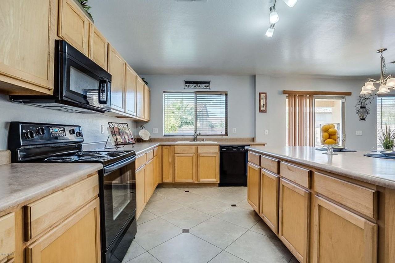 3116 W Pleasant Ln - Photo 5 of 22