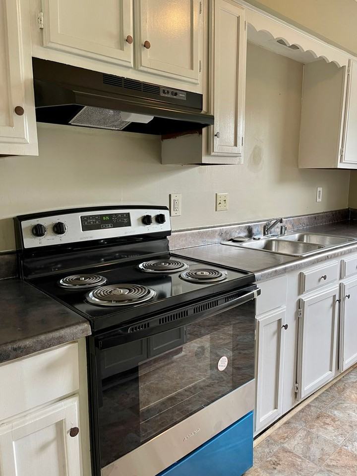 404 Whispering Hills Dr - Photo 2 of 13