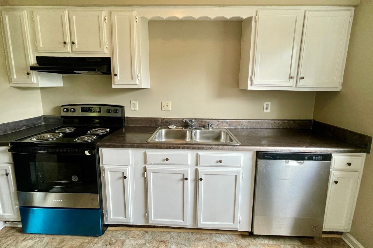 404 Whispering Hills Dr - Photo 3 of 13