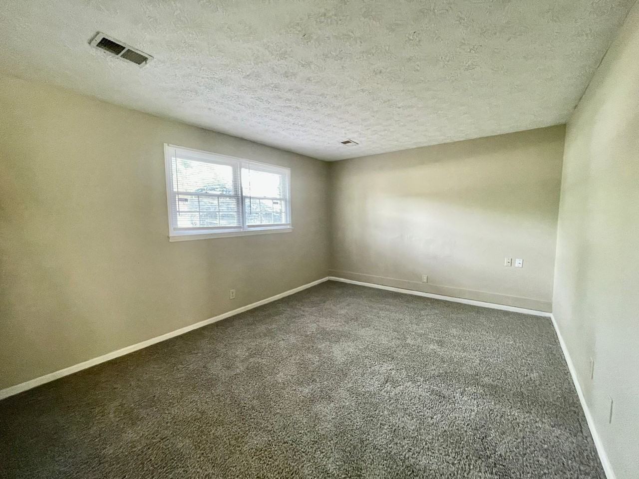 404 Whispering Hills Dr - Photo 6 of 13