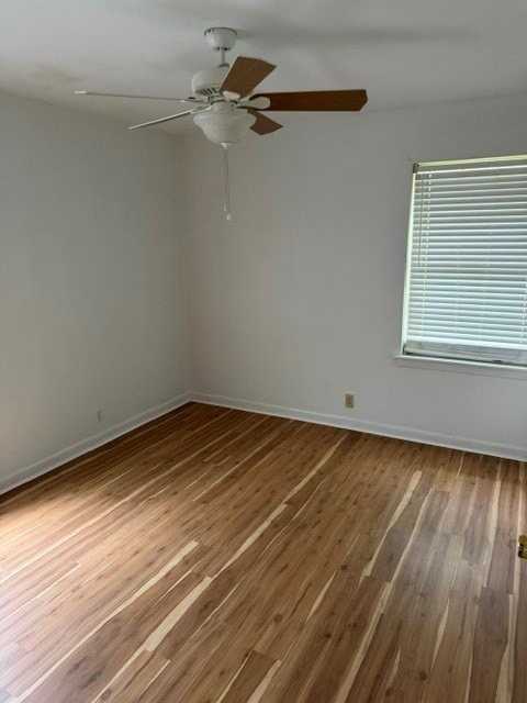 1402 Hillcrest Dr - Photo 2 of 12