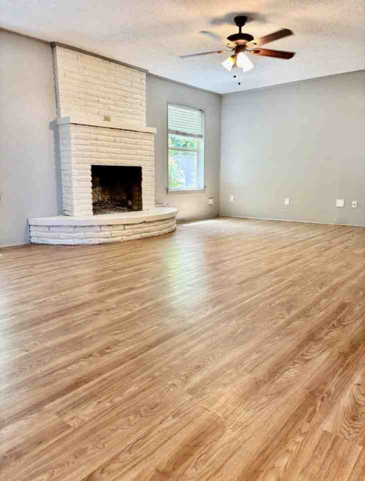 606 Laurence Dr - Photo 3 of 17