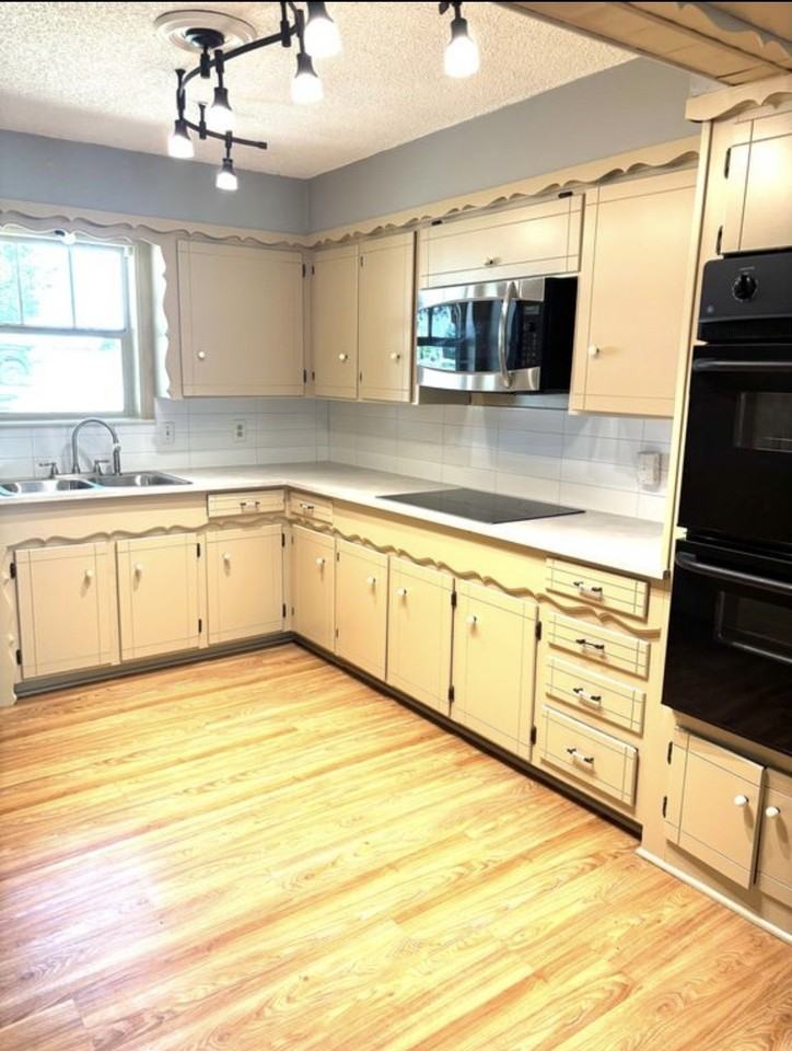 606 Laurence Dr - Photo 5 of 17