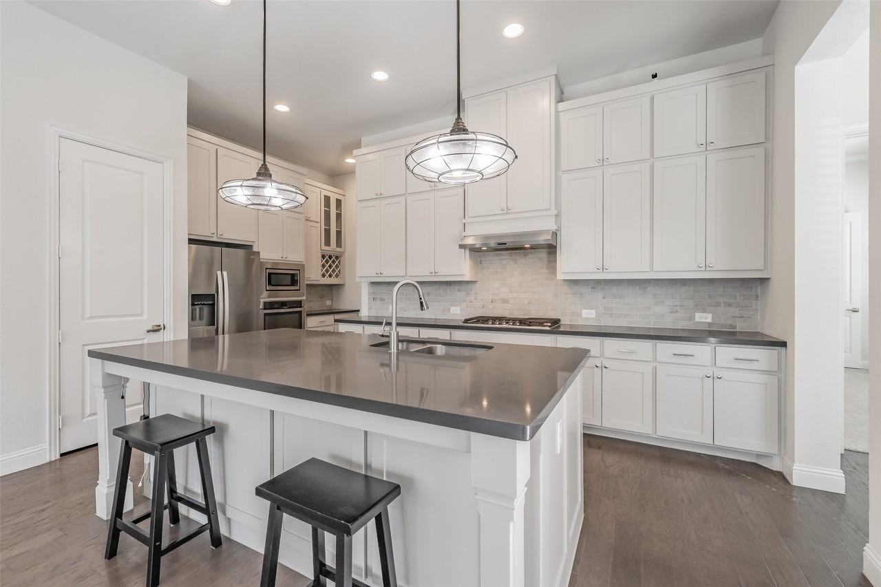 8075 Sunflower Ln - Photo 6 of 40