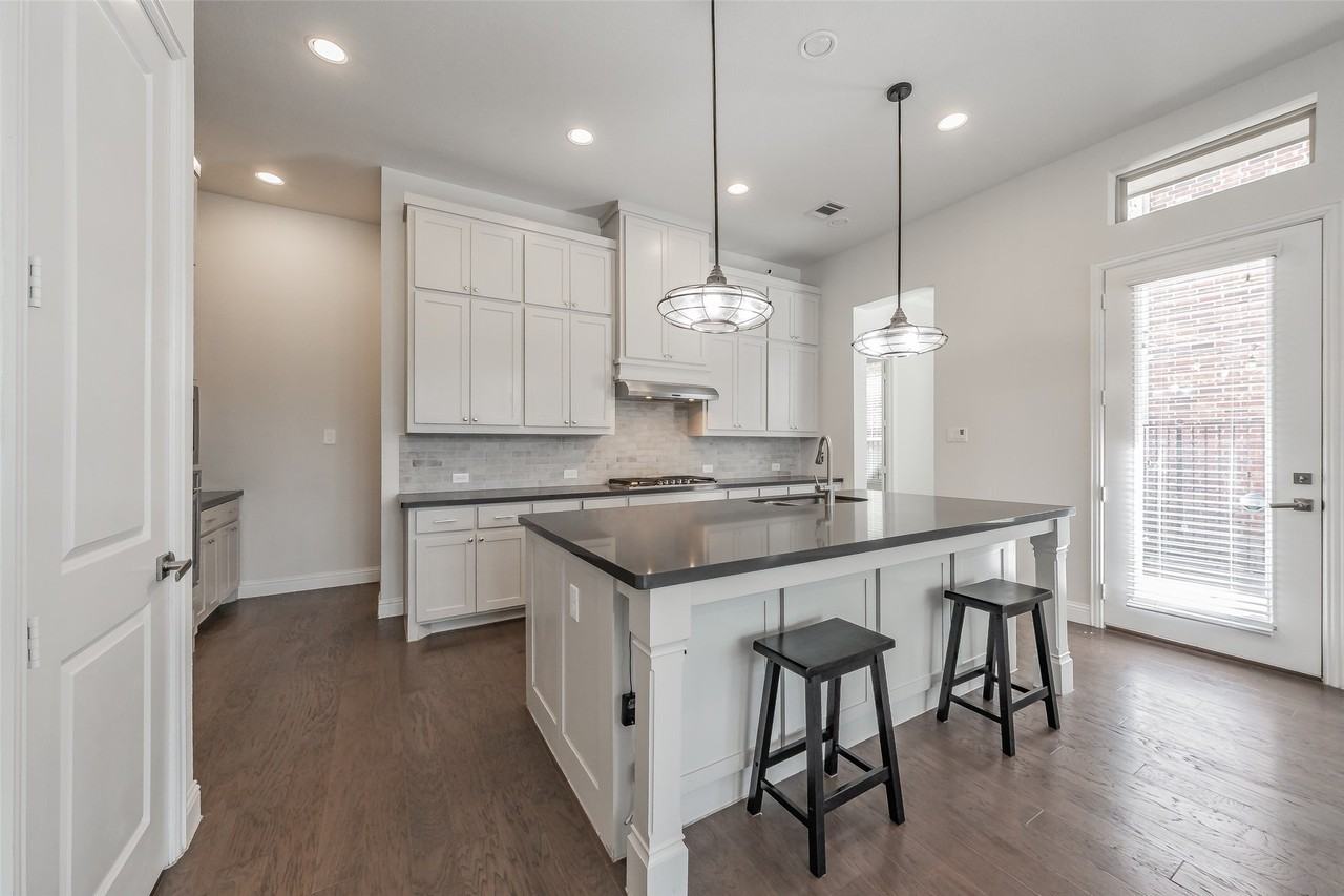 8075 Sunflower Ln - Photo 7 of 40
