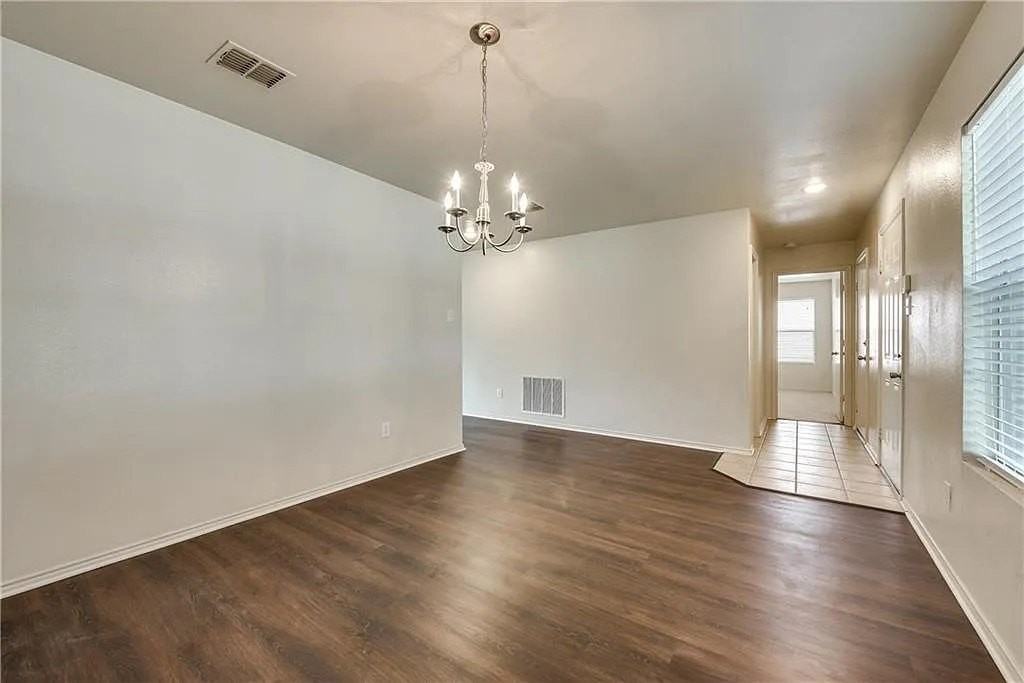 1109 Boxwood Dr - Photo 7 of 21