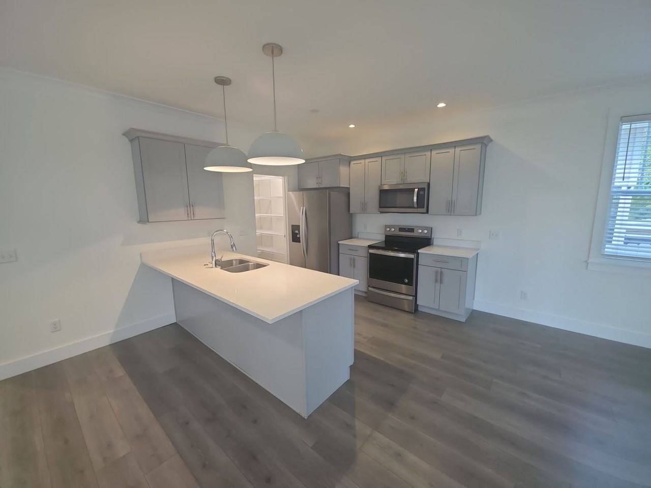 409 Juniper Dr - Photo 5 of 17