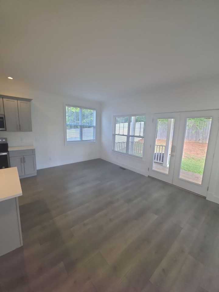 409 Juniper Dr - Photo 6 of 17