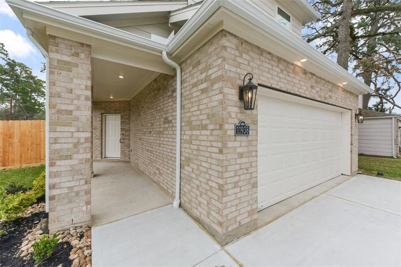 11938 Lakewood West Dr - Photo 2 of 6
