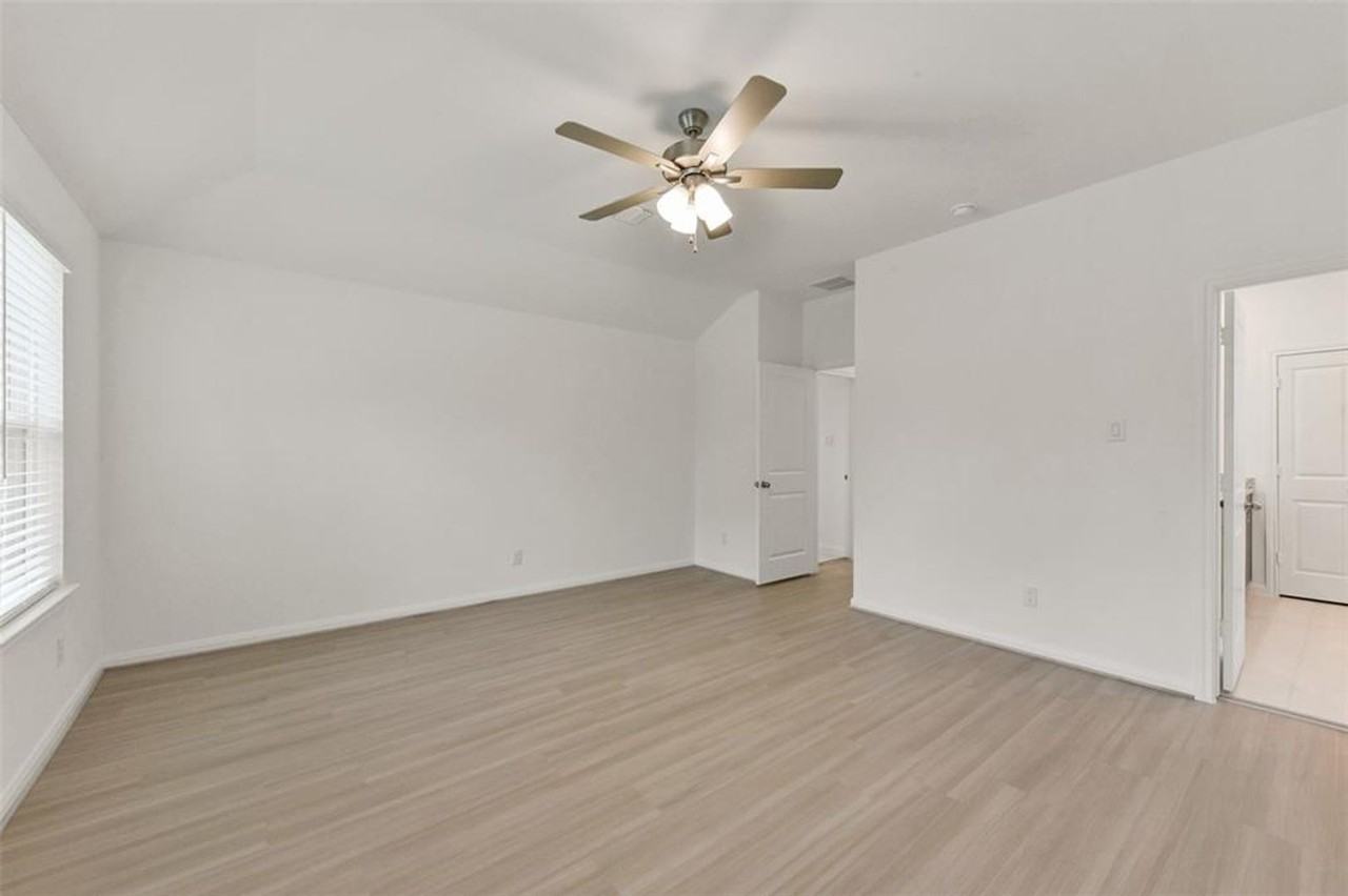 11938 Lakewood West Dr - Photo 4 of 6