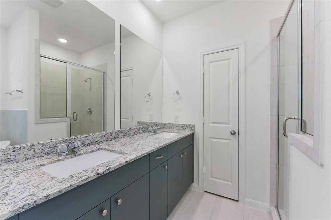 11938 Lakewood West Dr - Photo 5 of 6