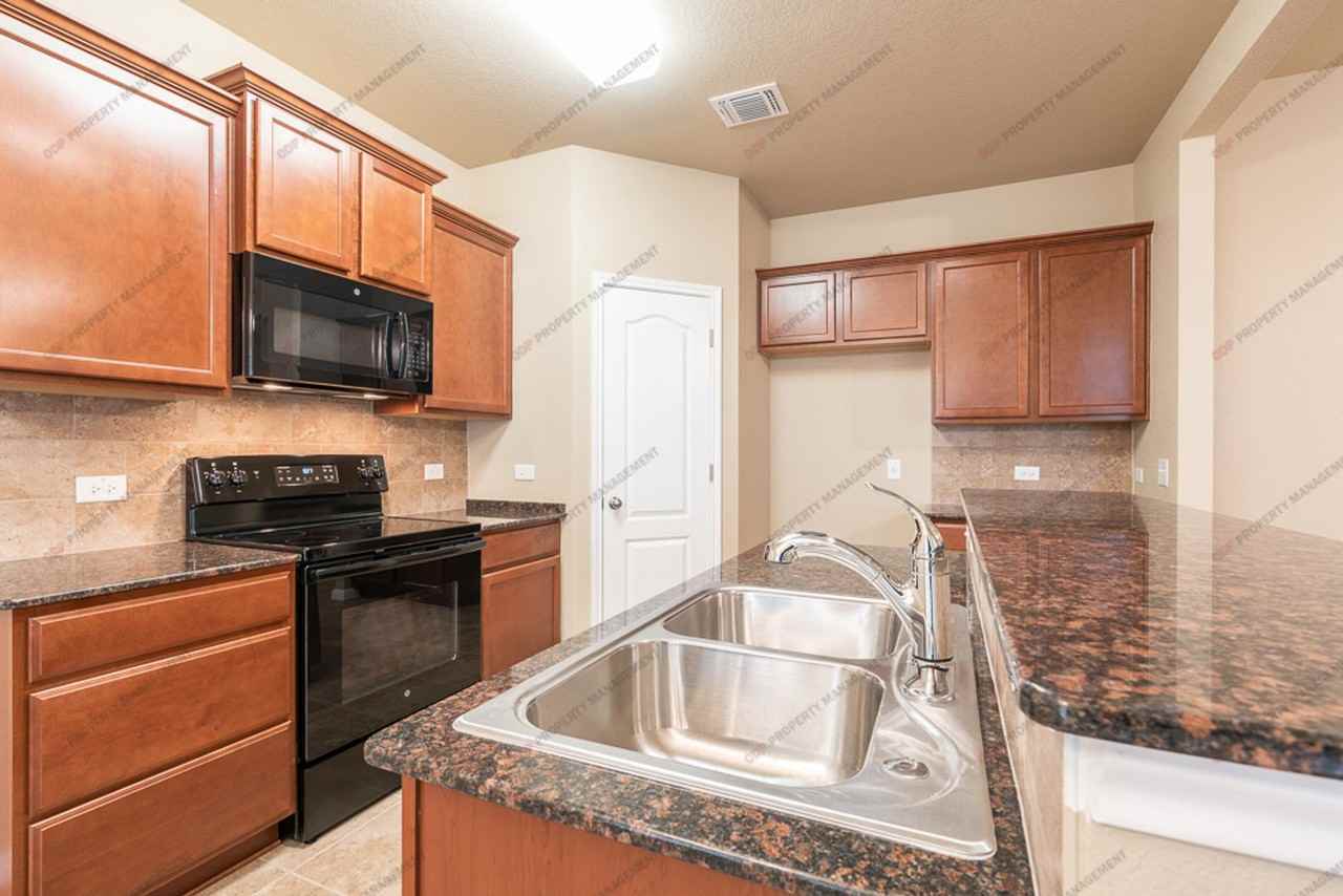 7605 Hickman St - Photo 3 of 17