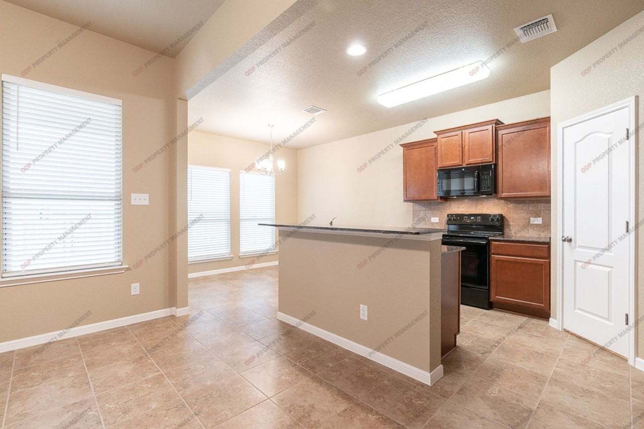 7605 Hickman St - Photo 4 of 17