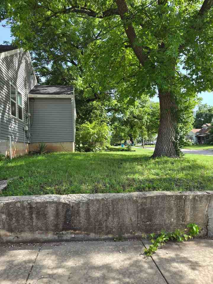 439 E High St - Photo 2 of 11
