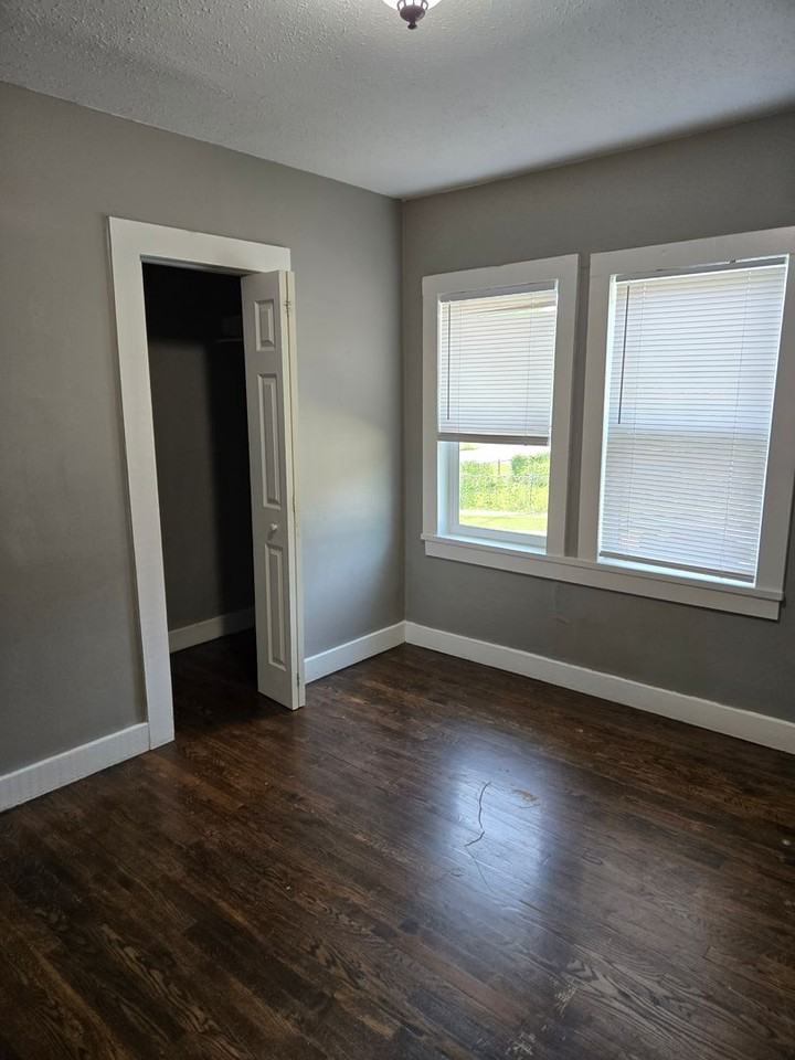 439 E High St - Photo 5 of 11