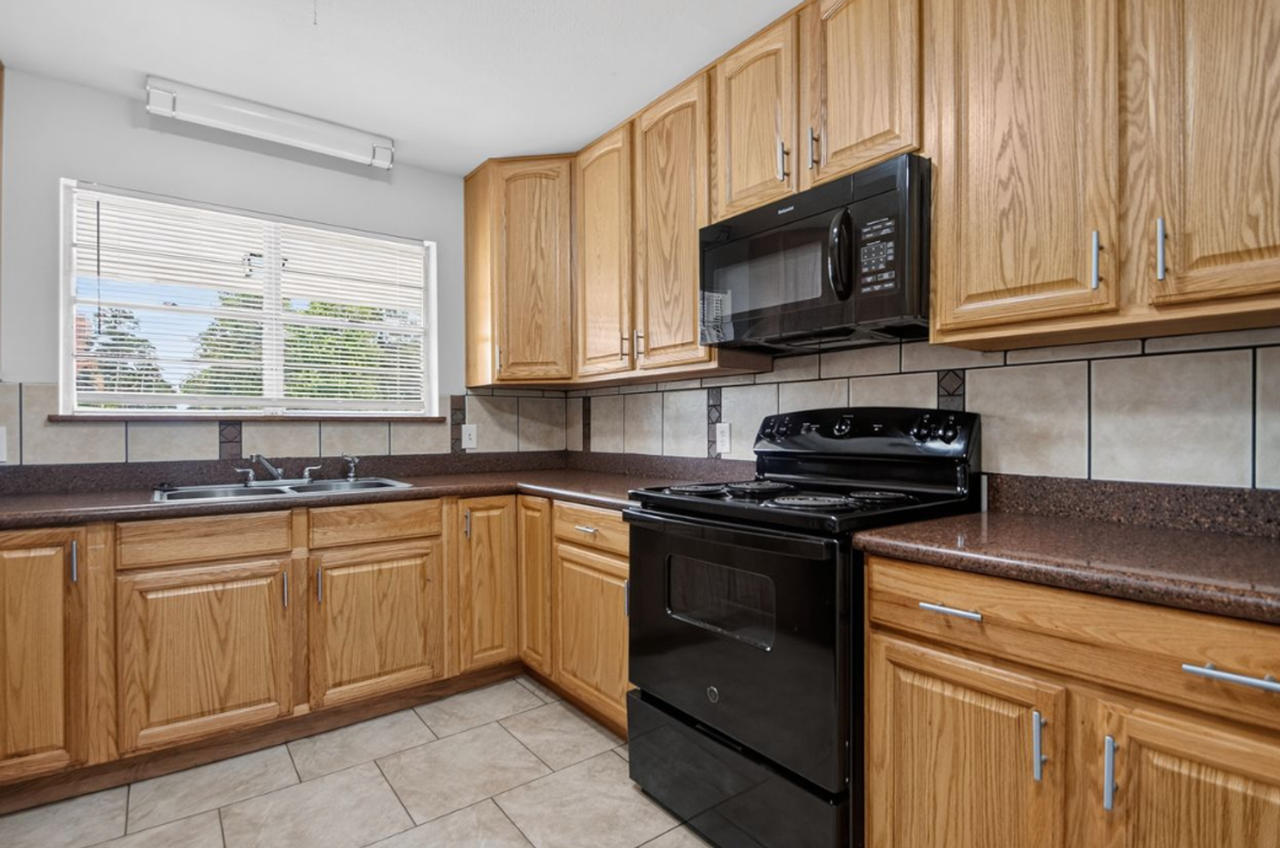 822 N Hughes St - Photo 3 of 35