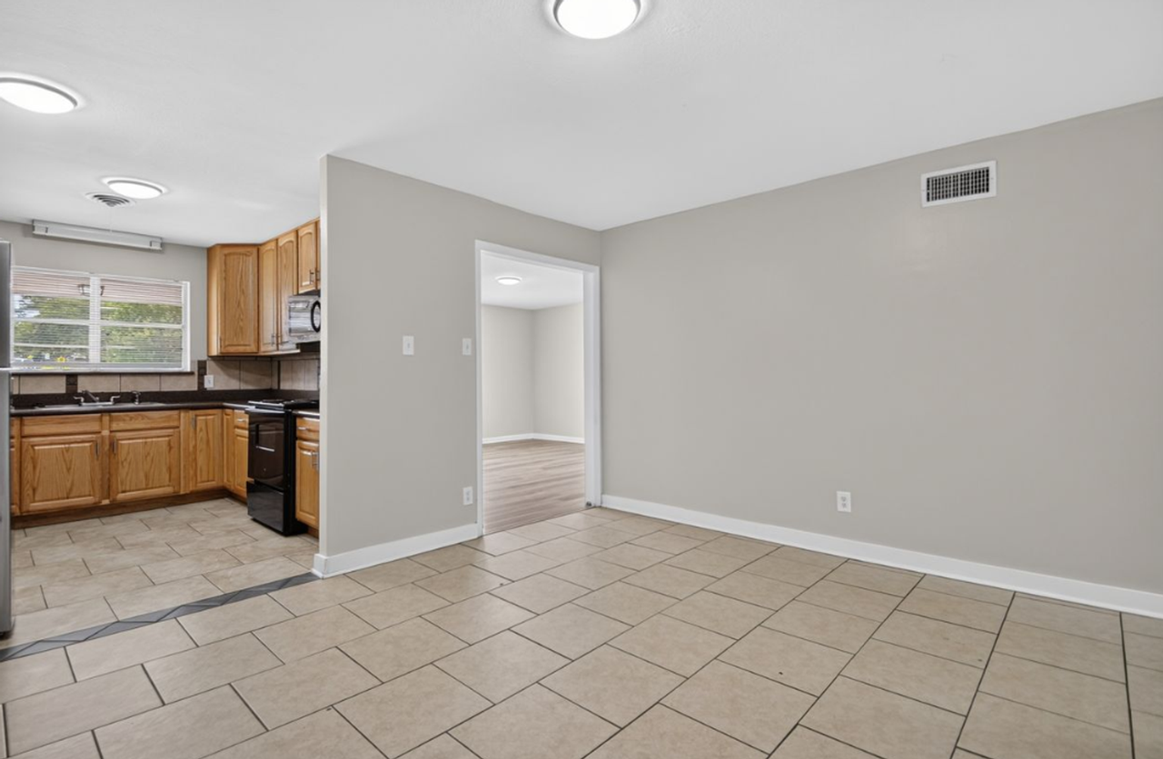 822 N Hughes St - Photo 5 of 35
