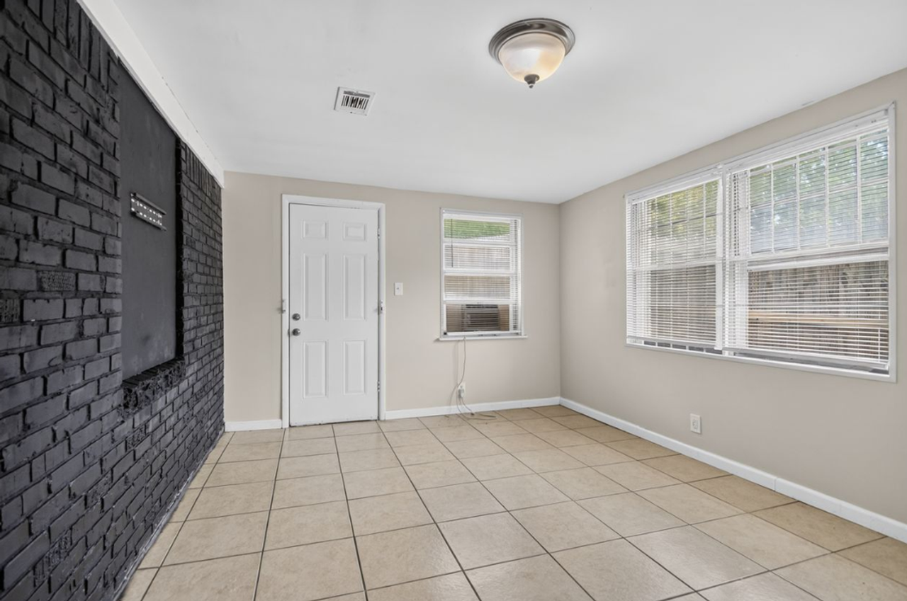 822 N Hughes St - Photo 6 of 35
