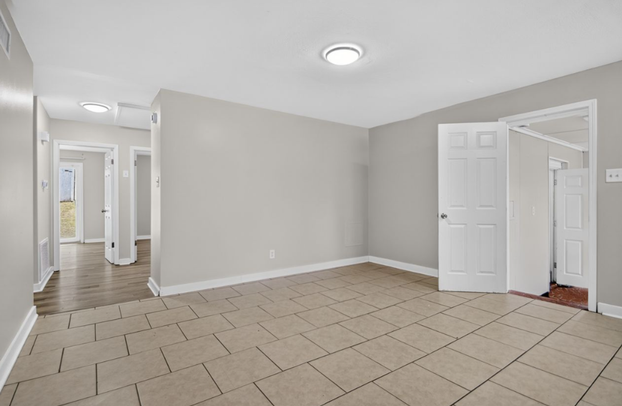 822 N Hughes St - Photo 7 of 35