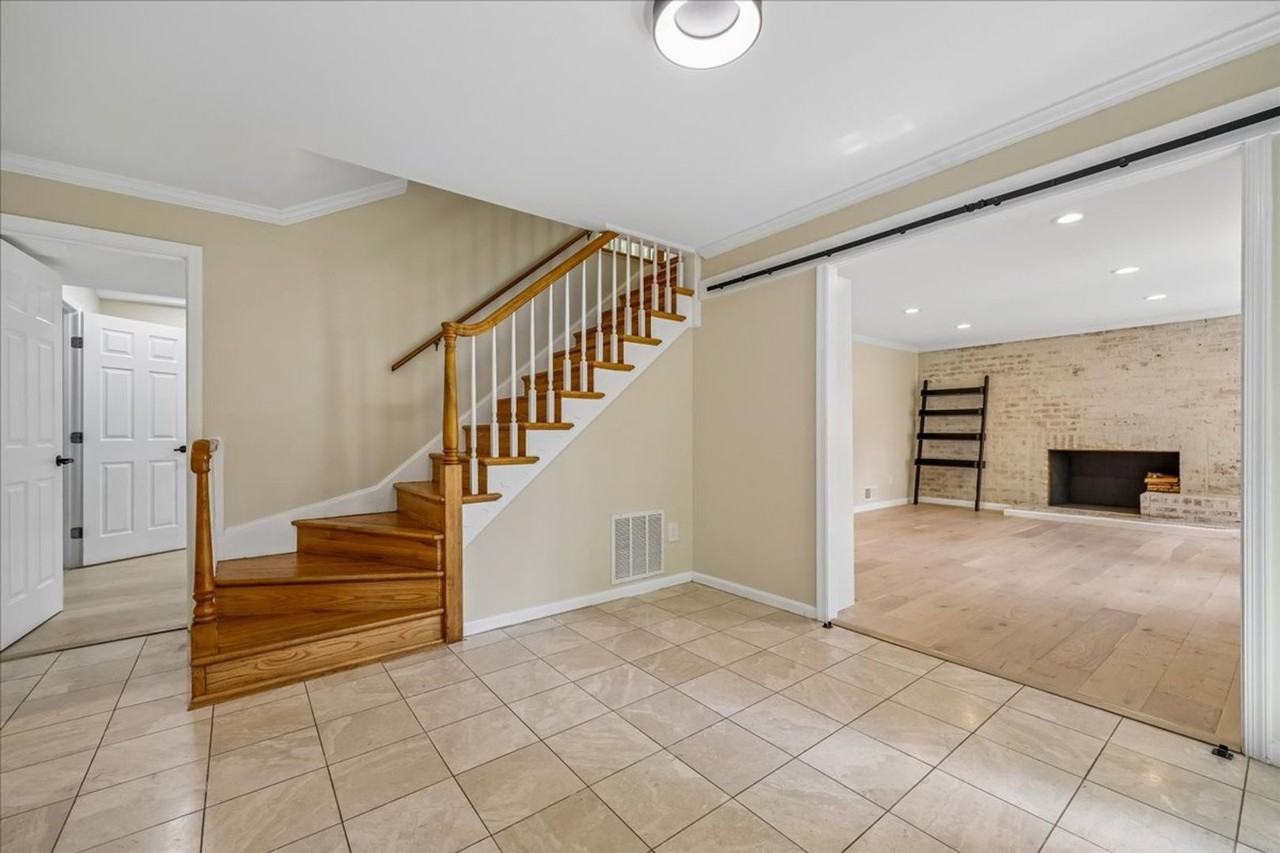 11506 Stonewood Ln - Photo 4 of 49