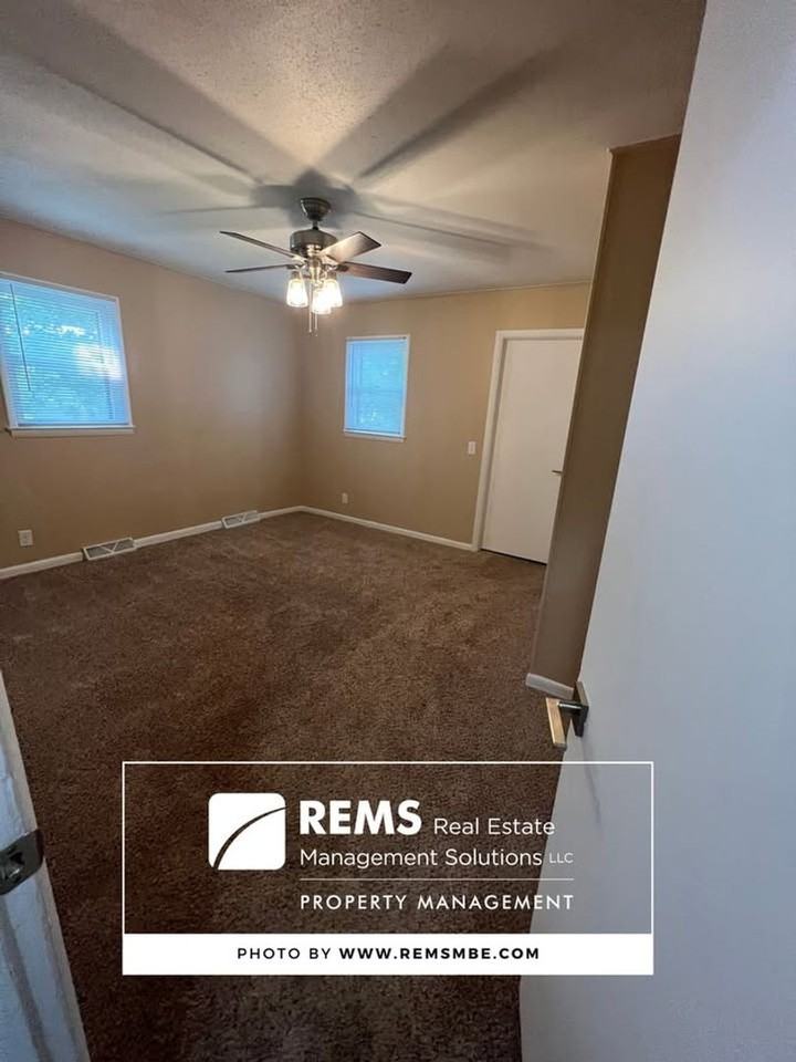 114 6th Ave - Photo 7 of 11
