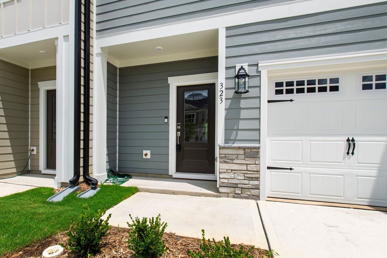 323 Sweetbay Tree Dr - Photo 3 of 33