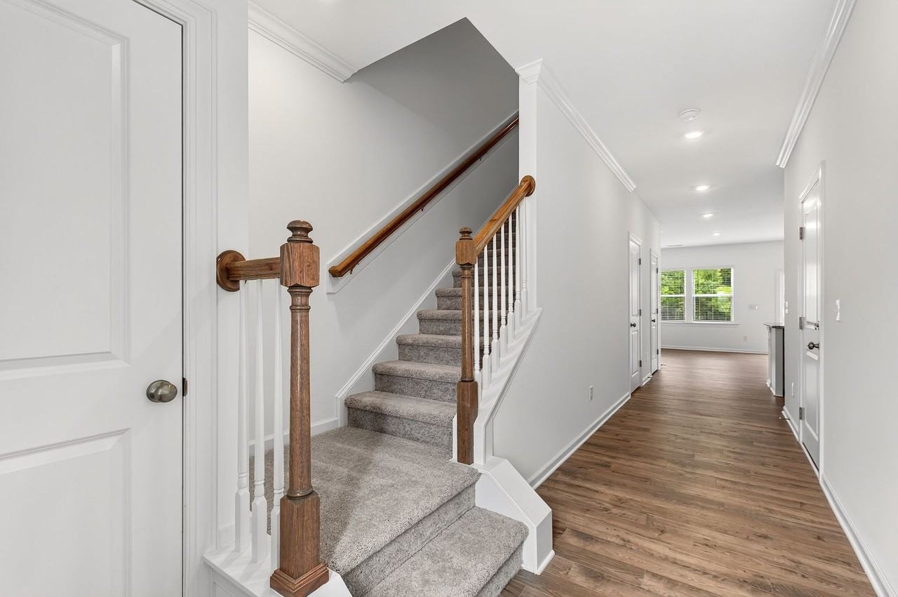 323 Sweetbay Tree Dr - Photo 4 of 33