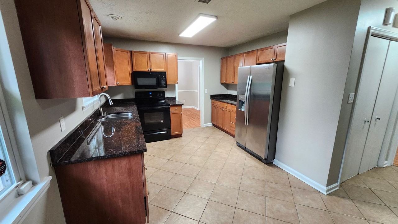 4011 Pinehurst Pl - Photo 3 of 20