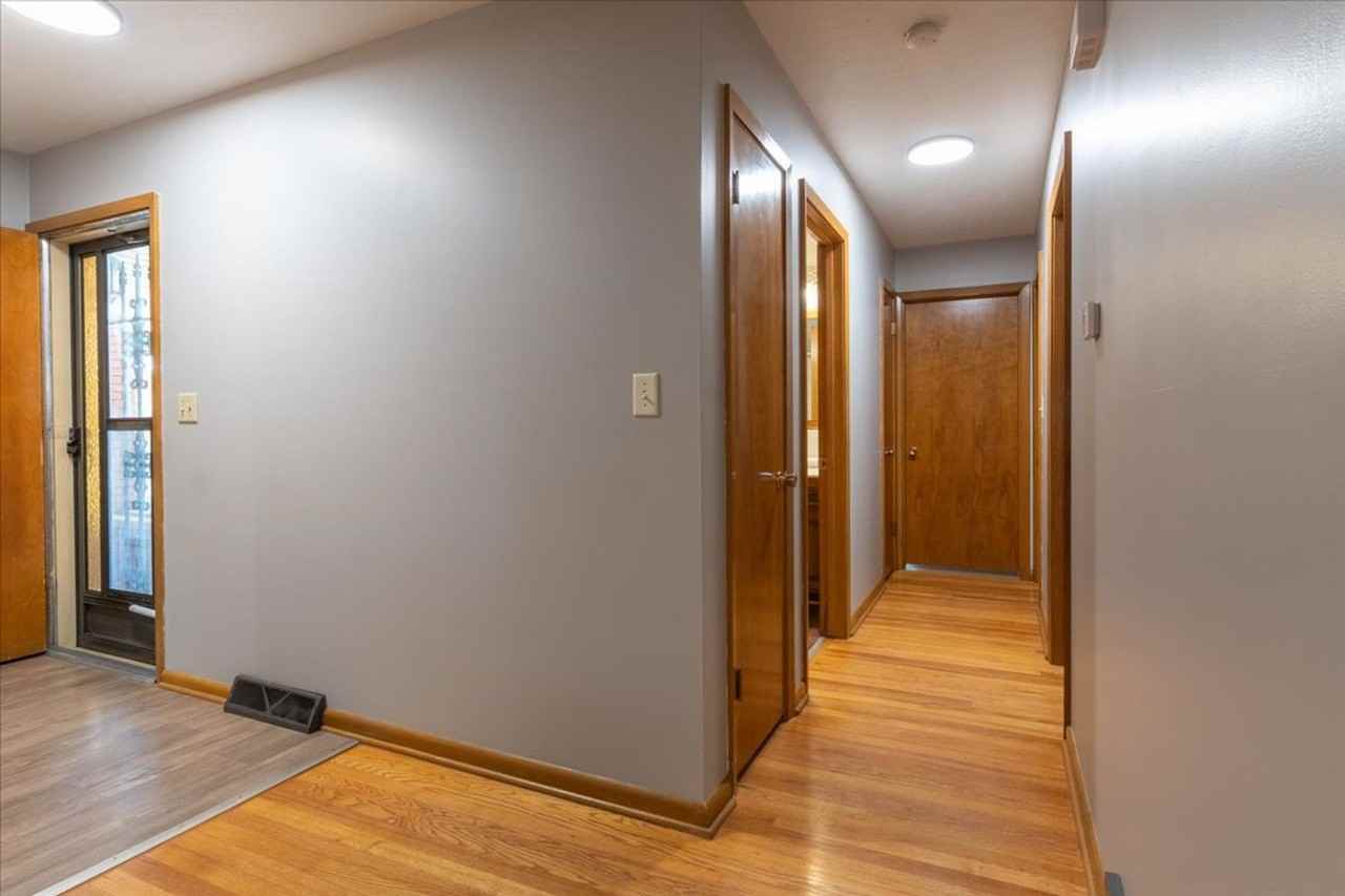 7221 Lexington Ave - Photo 2 of 37