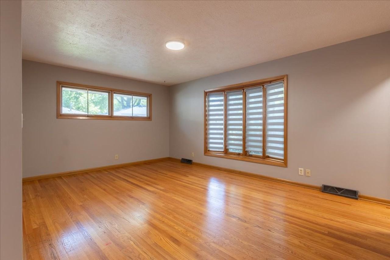 7221 Lexington Ave - Photo 3 of 37