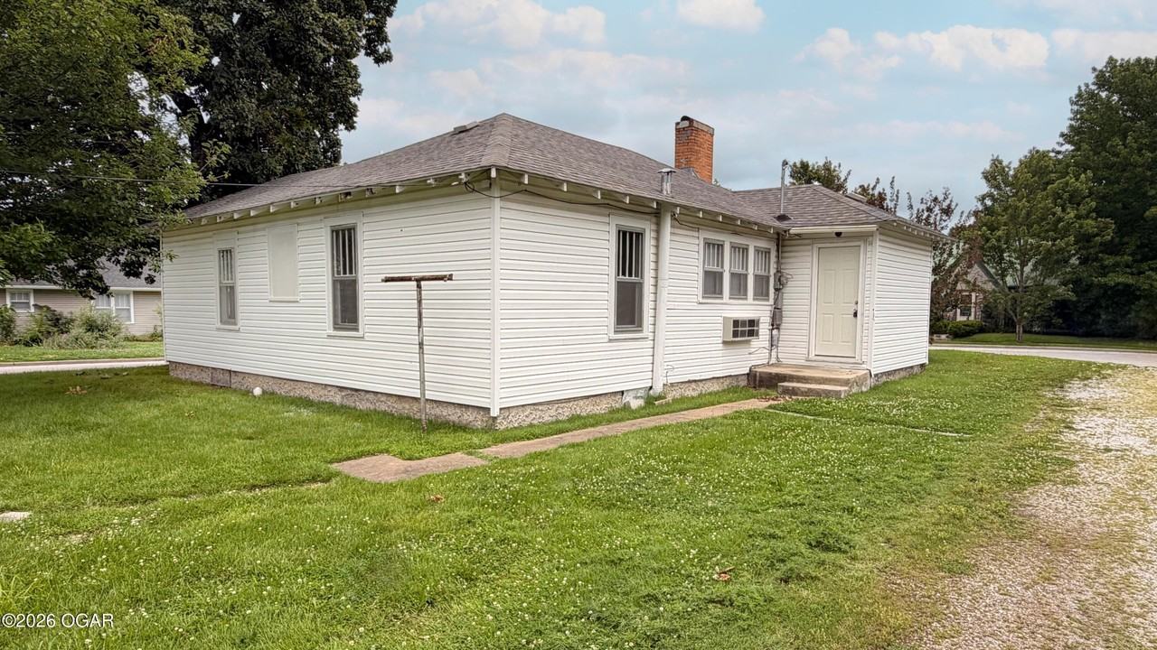3102 S Wall Ave - Photo 2 of 11