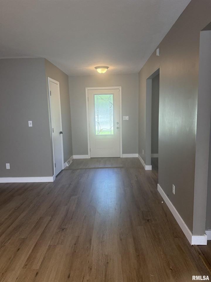 213 Appomattox Dr - Photo 2 of 17