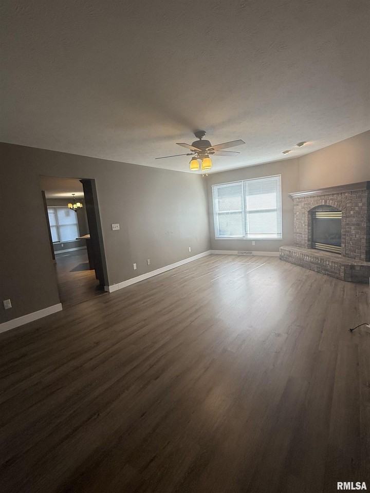 213 Appomattox Dr - Photo 4 of 17