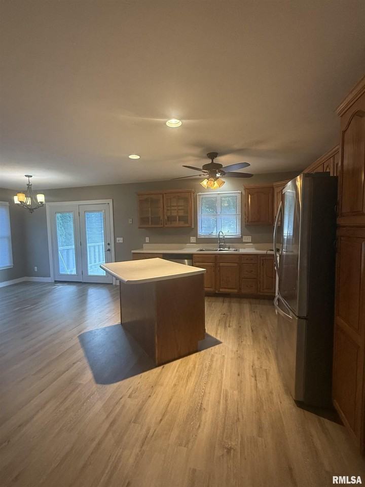 213 Appomattox Dr - Photo 5 of 17