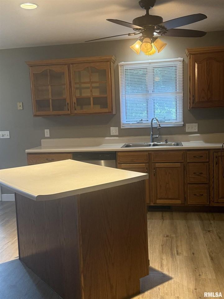 213 Appomattox Dr - Photo 6 of 17