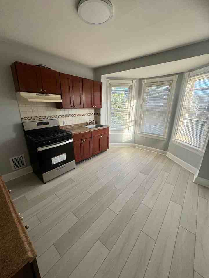 200 Parker Ave - Photo 3 of 9