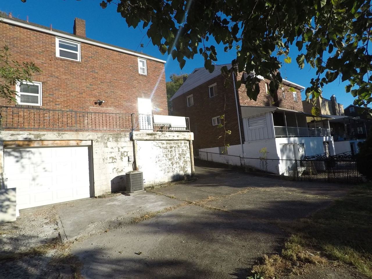 1744 Pioneer Ave - Photo 4 of 22