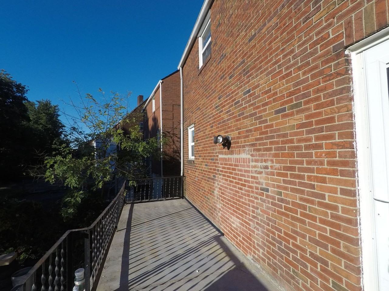 1744 Pioneer Ave - Photo 5 of 22